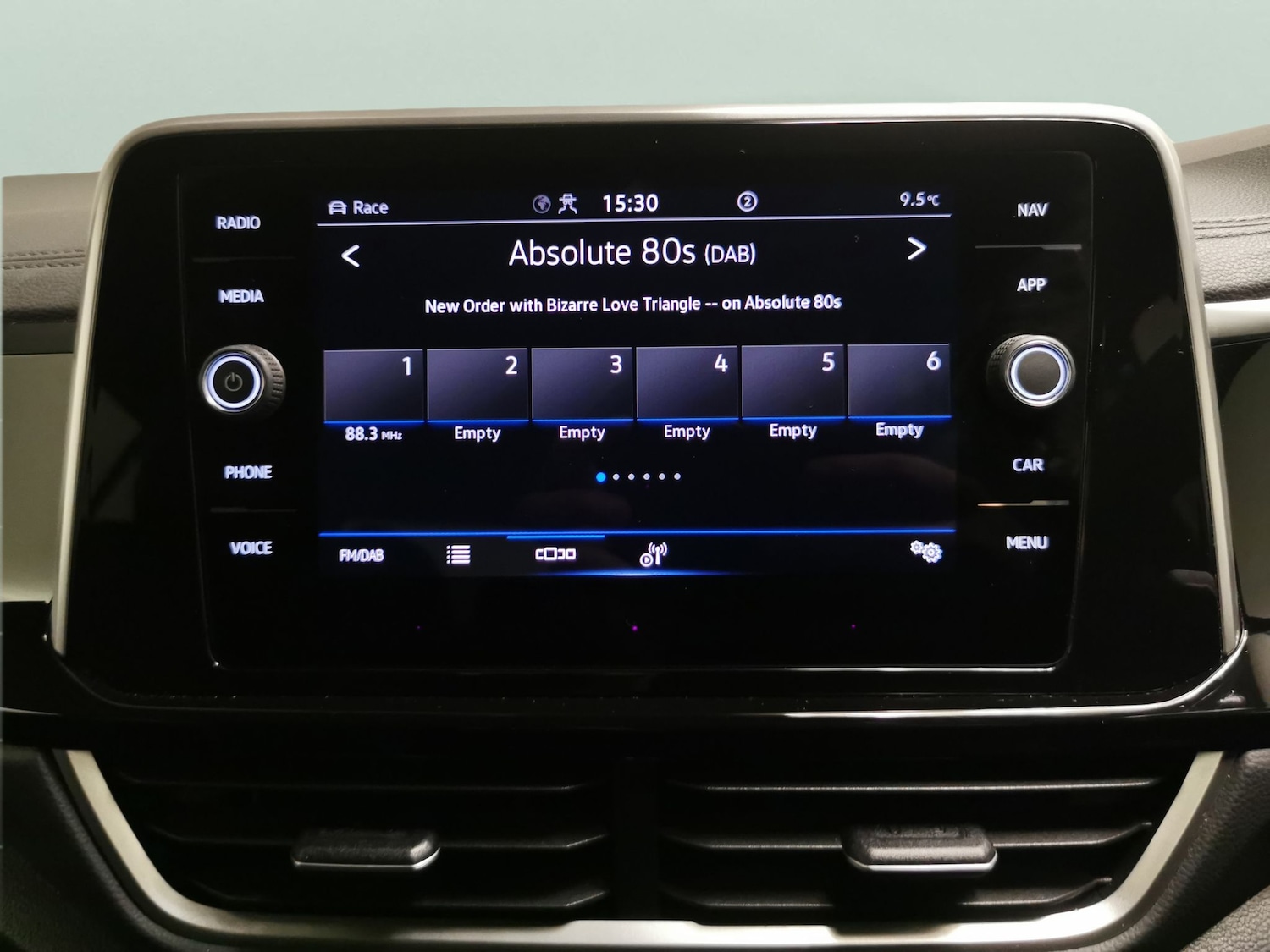 Used Volkswagen T-Roc 2023 for sale - 77563500: Photo 6