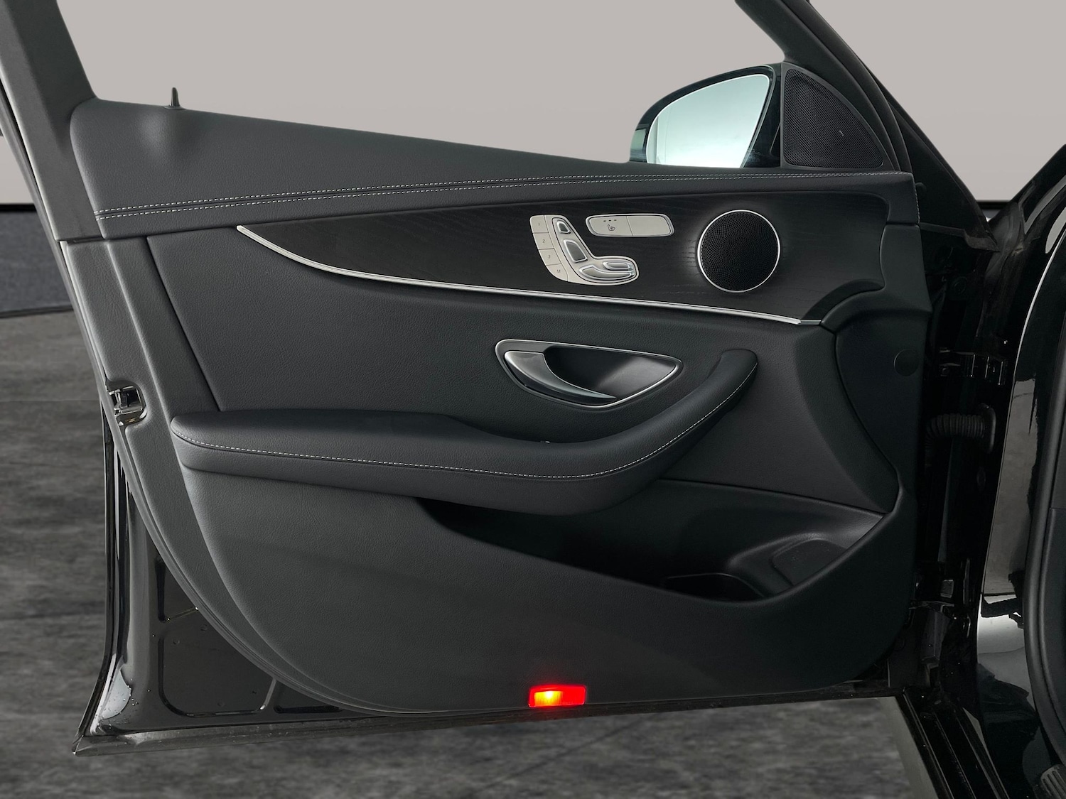 Used Mercedes-Benz E Class for sale - 77019309: Photo 34