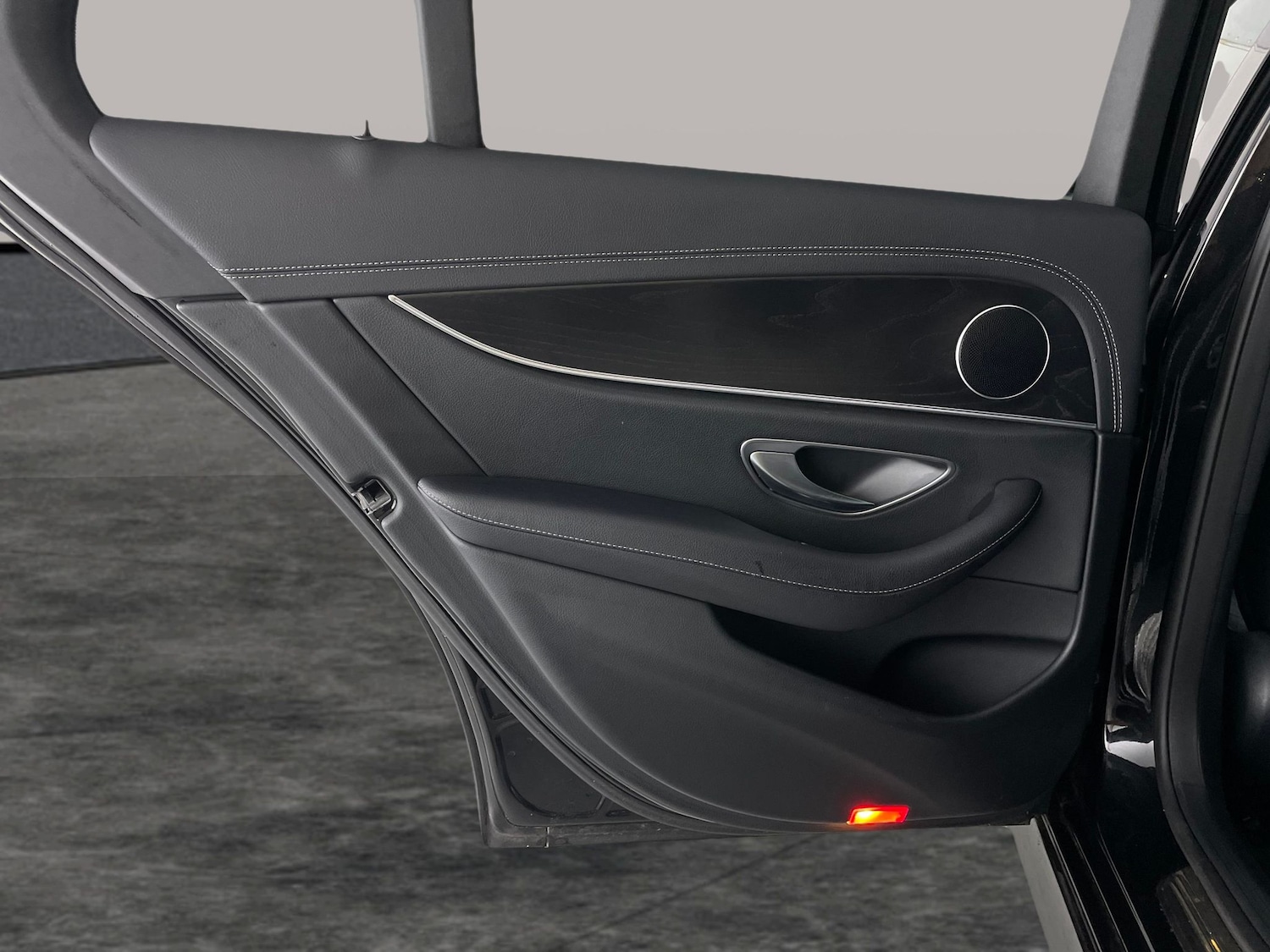 Used Mercedes-Benz E Class for sale - 77019309: Photo 35