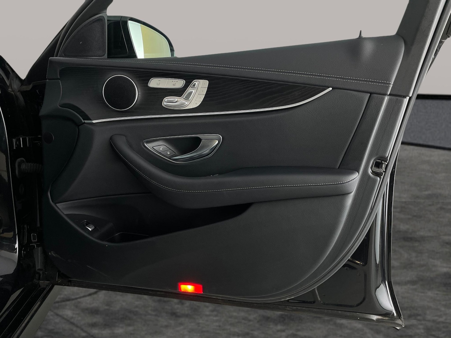 Used Mercedes-Benz E Class for sale - 77019309: Photo 37