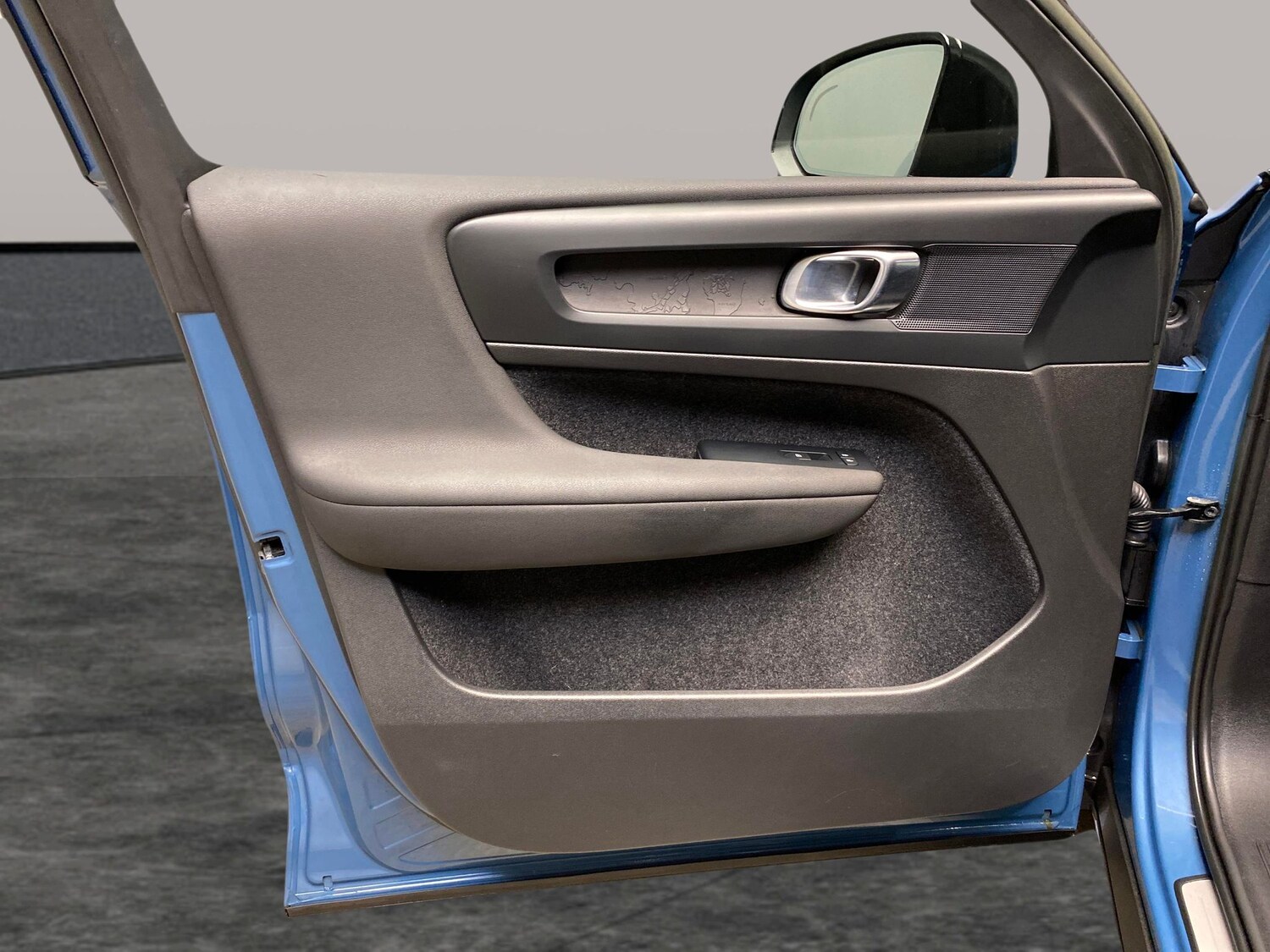 Used Volvo XC40 for sale - 77932418: Photo 24