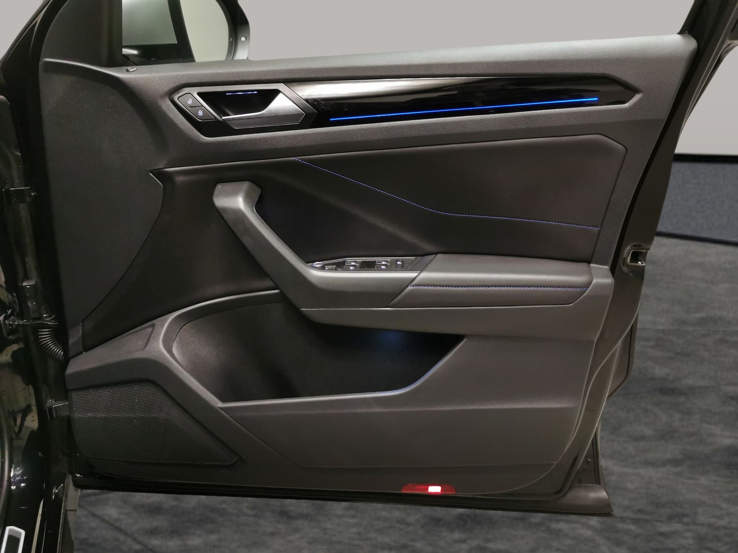 Used Volkswagen T-Roc 2023 for sale - 77274196: Photo 27