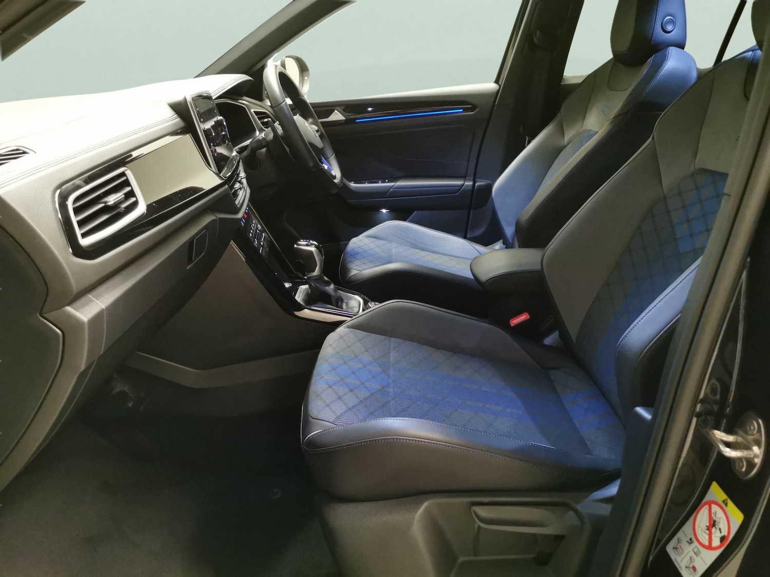 Used Volkswagen T-Roc 2023 for sale - 77274196: Photo 4