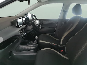 Used Hyundai i10 2023 for sale - 77272051: Photo