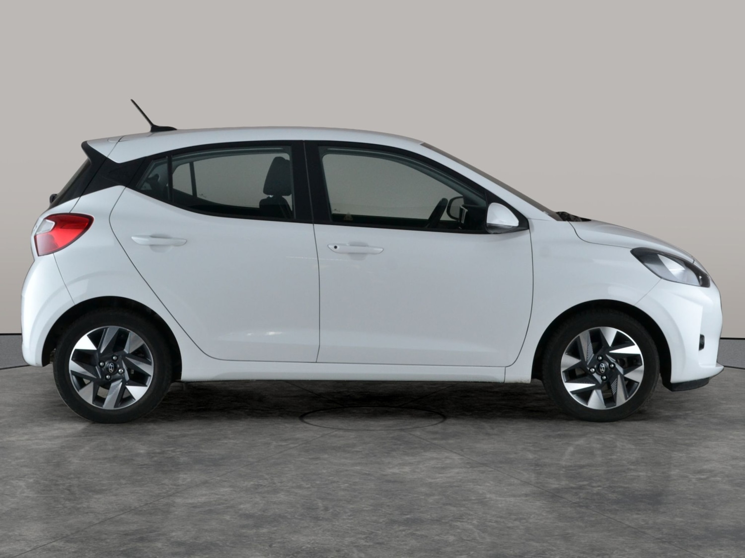 Used Hyundai i10 2023 for sale - 77272051: Photo 9
