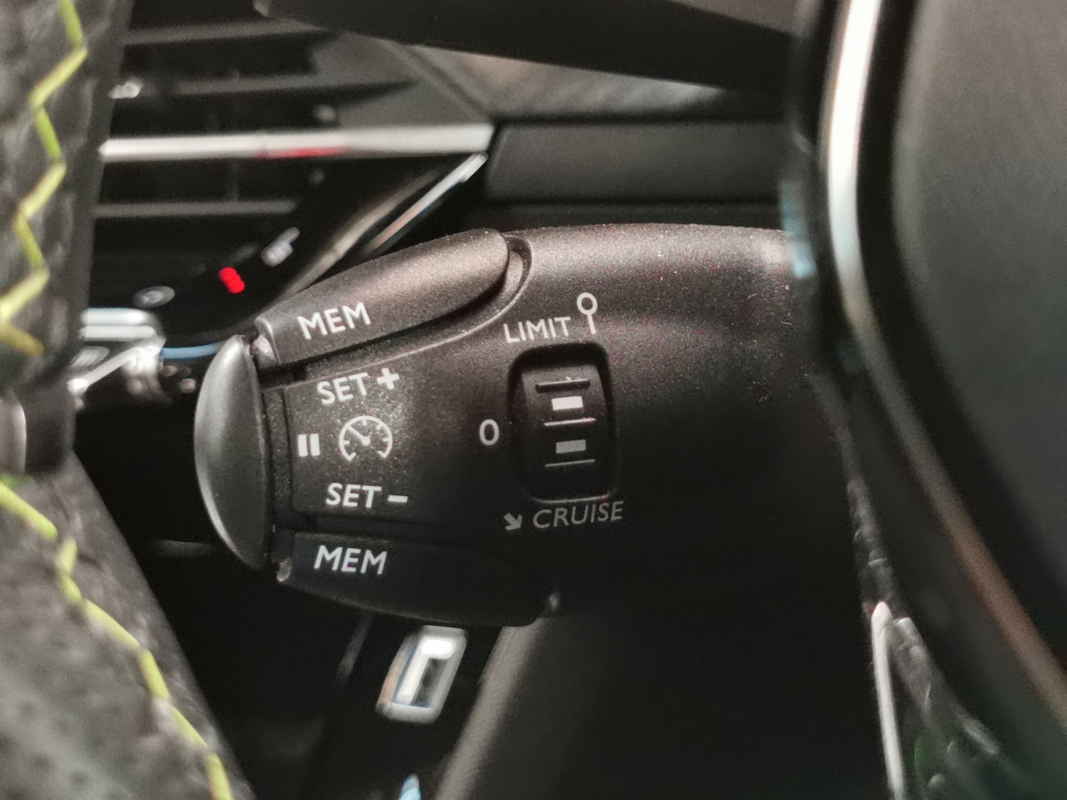 Used Peugeot E-2008 2022 for sale - 76842460: Photo 19