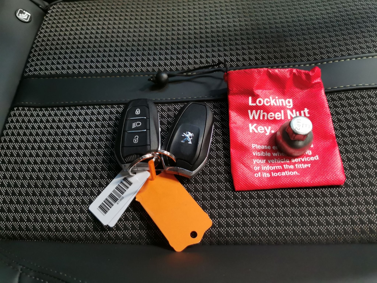 Used Peugeot E-2008 2022 for sale - 76842460: Photo 33