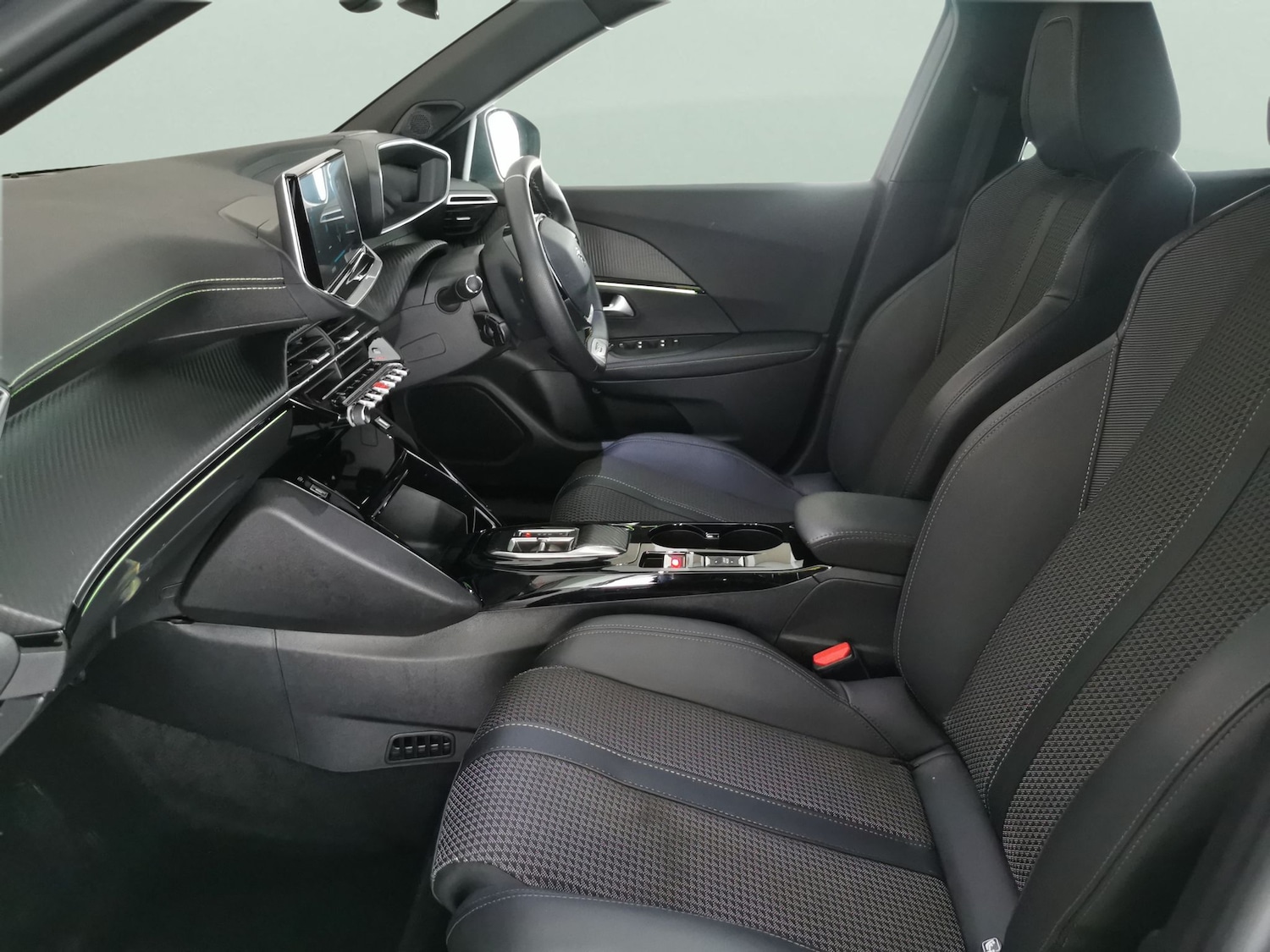 Used Peugeot E-2008 2022 for sale - 76842460: Photo 4