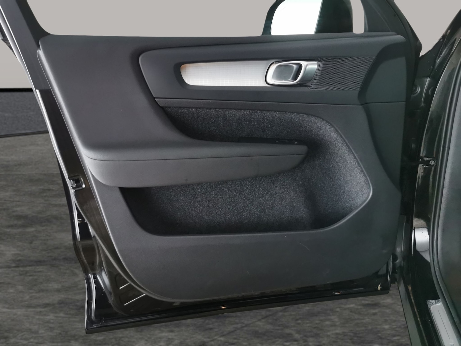 Used Volvo XC40 2023 for sale - 77517278: Photo 29