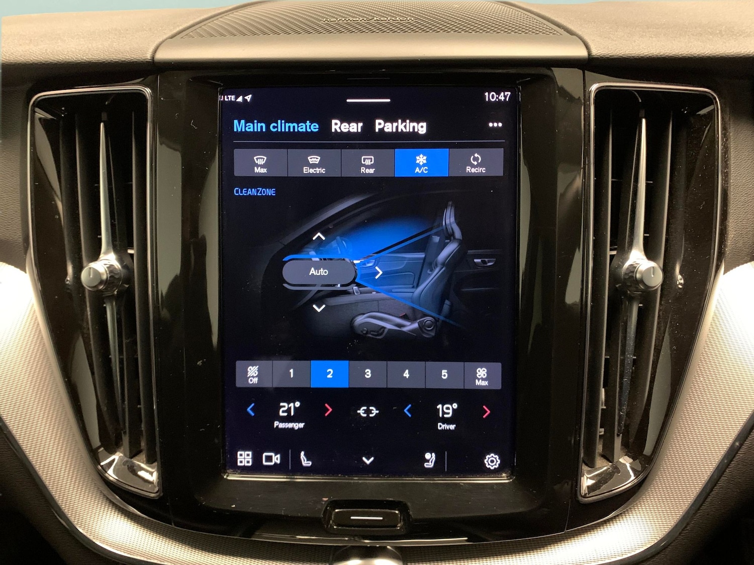 Used Volvo XC60 2023 for sale - 77034145: Photo 17