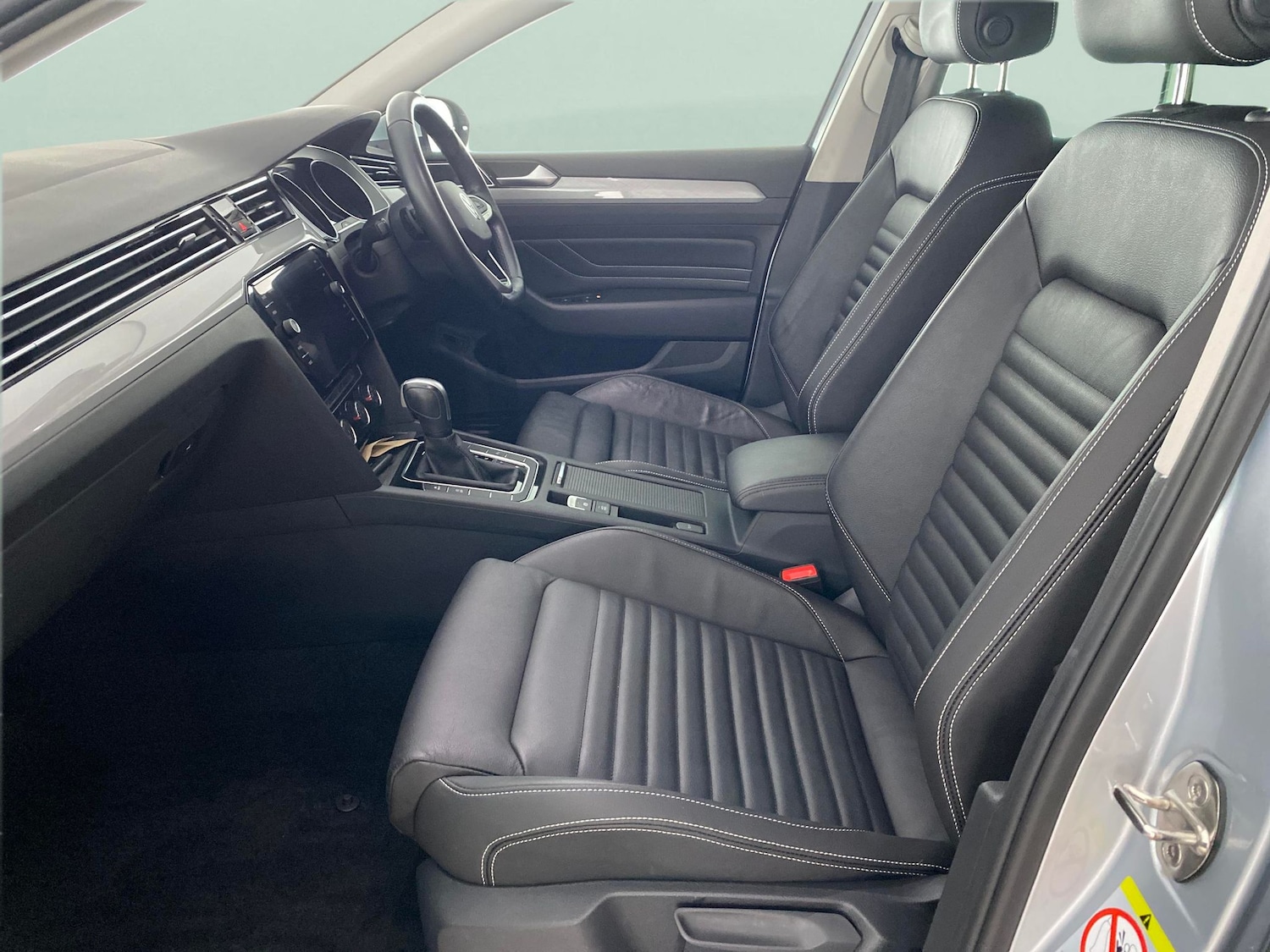 Used Volkswagen Passat 2023 for sale - 78122605: Photo 4