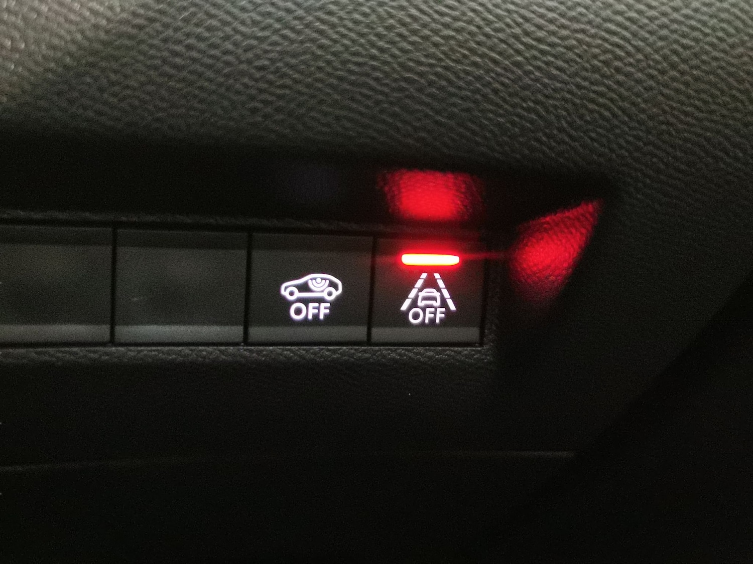 Used Peugeot E-2008 2022 for sale - 76928353: Photo 21