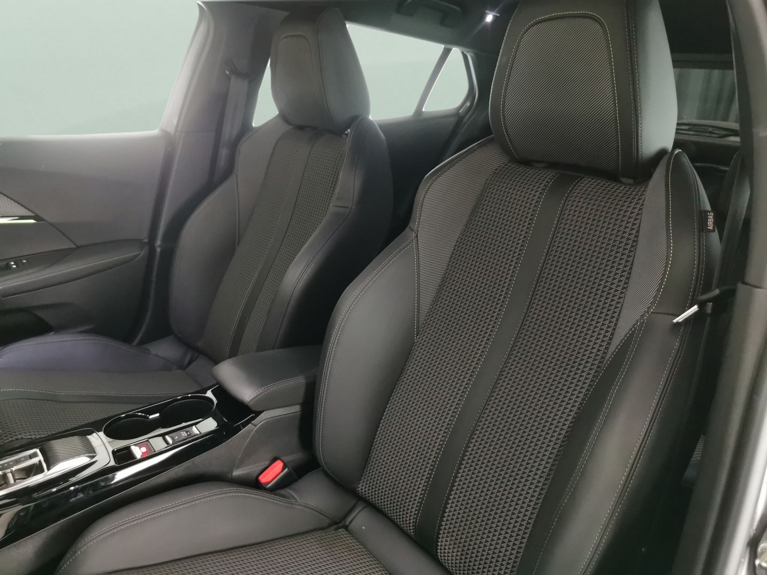 Used Peugeot E-2008 2022 for sale - 76928353: Photo 22