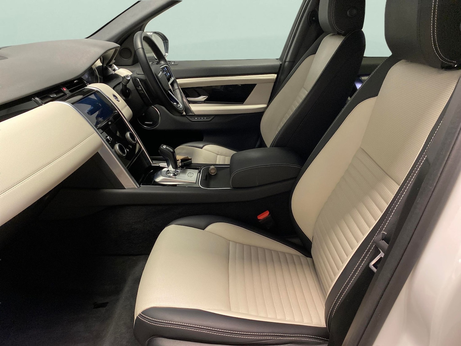 Used Land Rover Discovery Sport 2023 for sale - 78150845: Photo 4