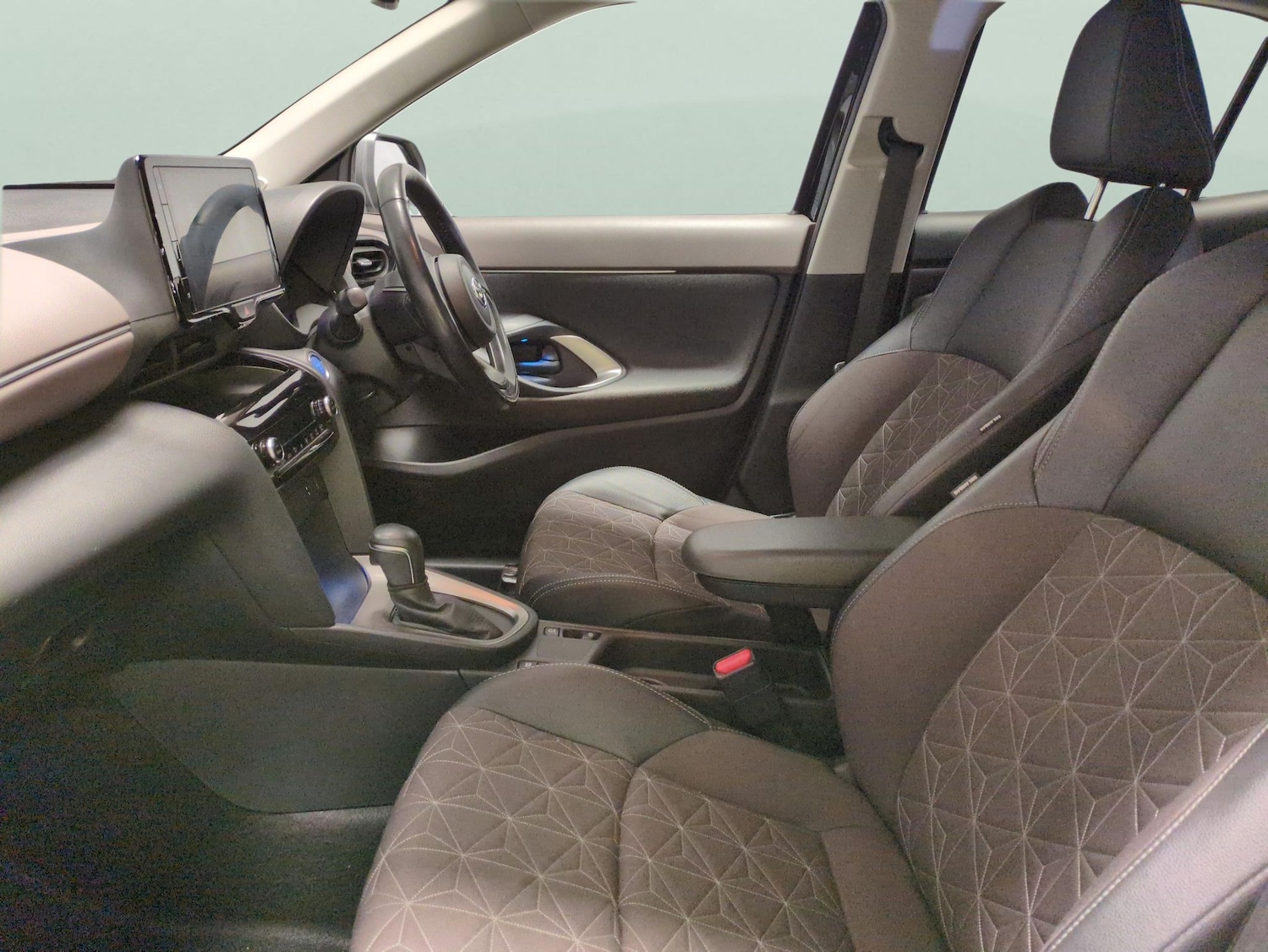 Used Toyota Yaris Cross 2022 for sale - 77676033: Photo 4