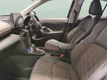 Used Toyota Yaris Cross 2022 for sale - 77676033: Photo