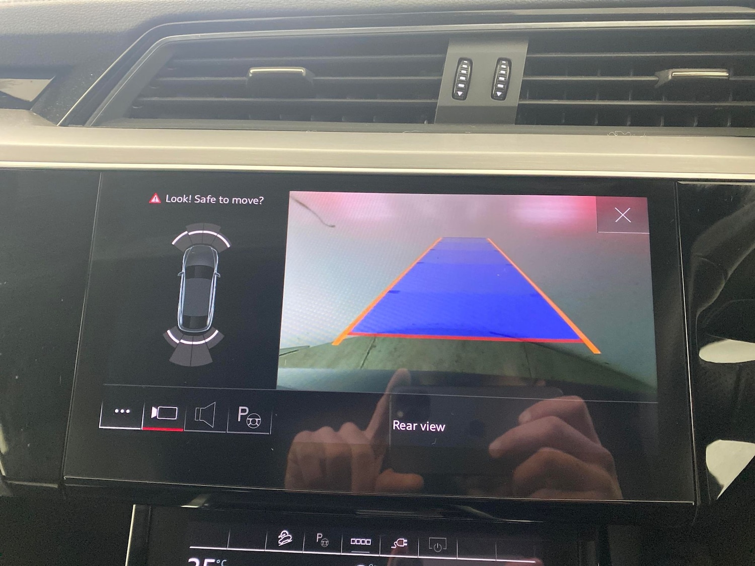 Used Audi e-tron 2022 for sale - 77932385: Photo 6