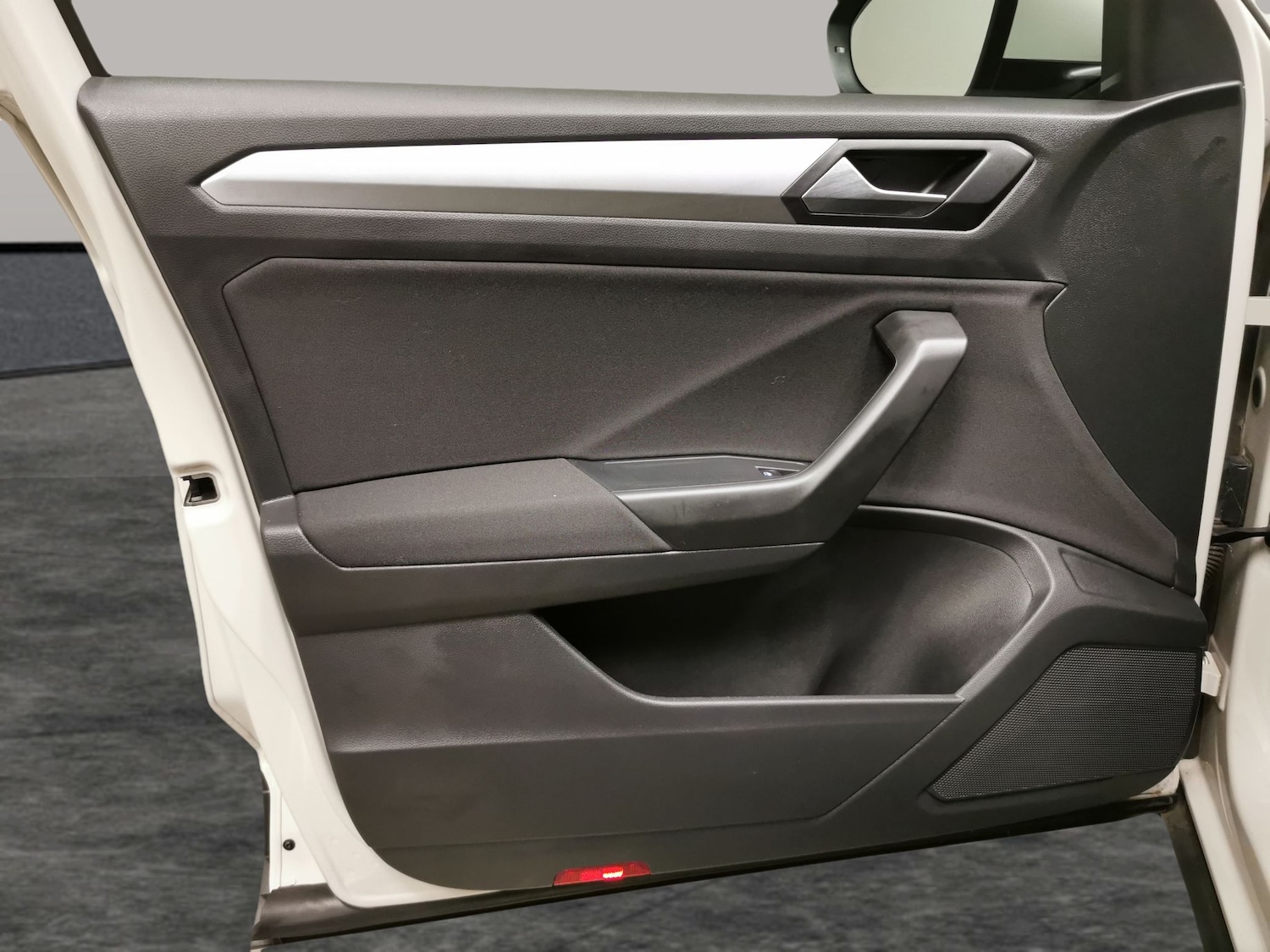 Used Volkswagen T-Roc 2023 for sale - 77679221: Photo 22