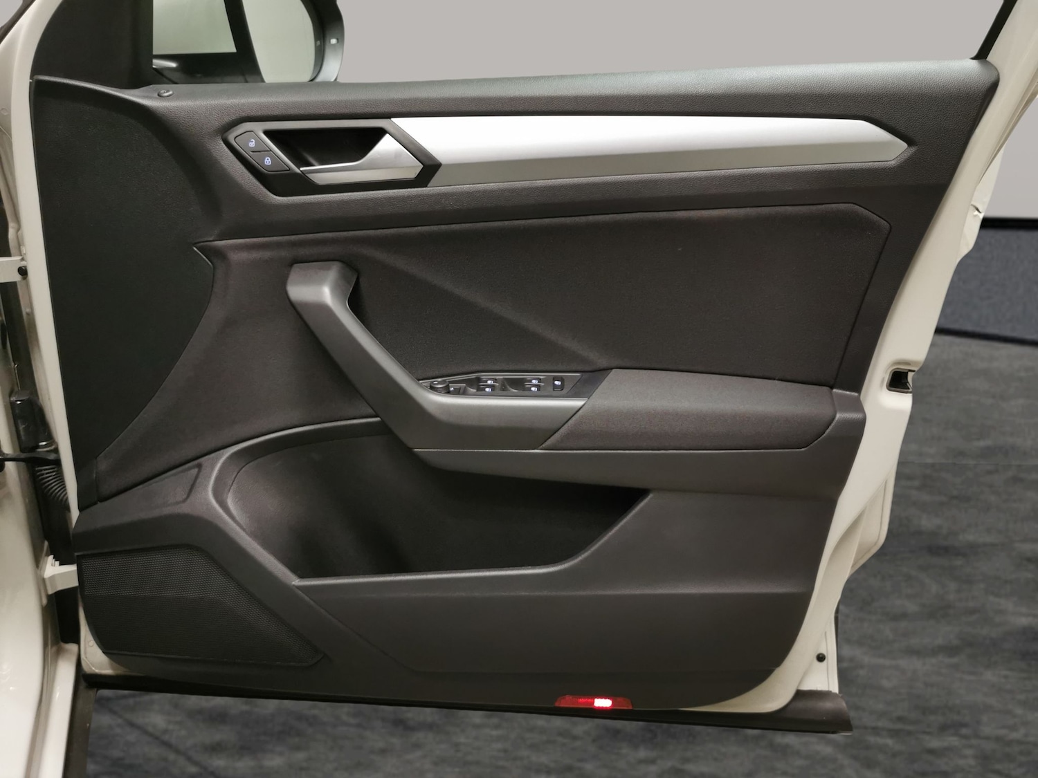 Used Volkswagen T-Roc 2023 for sale - 77679221: Photo 25