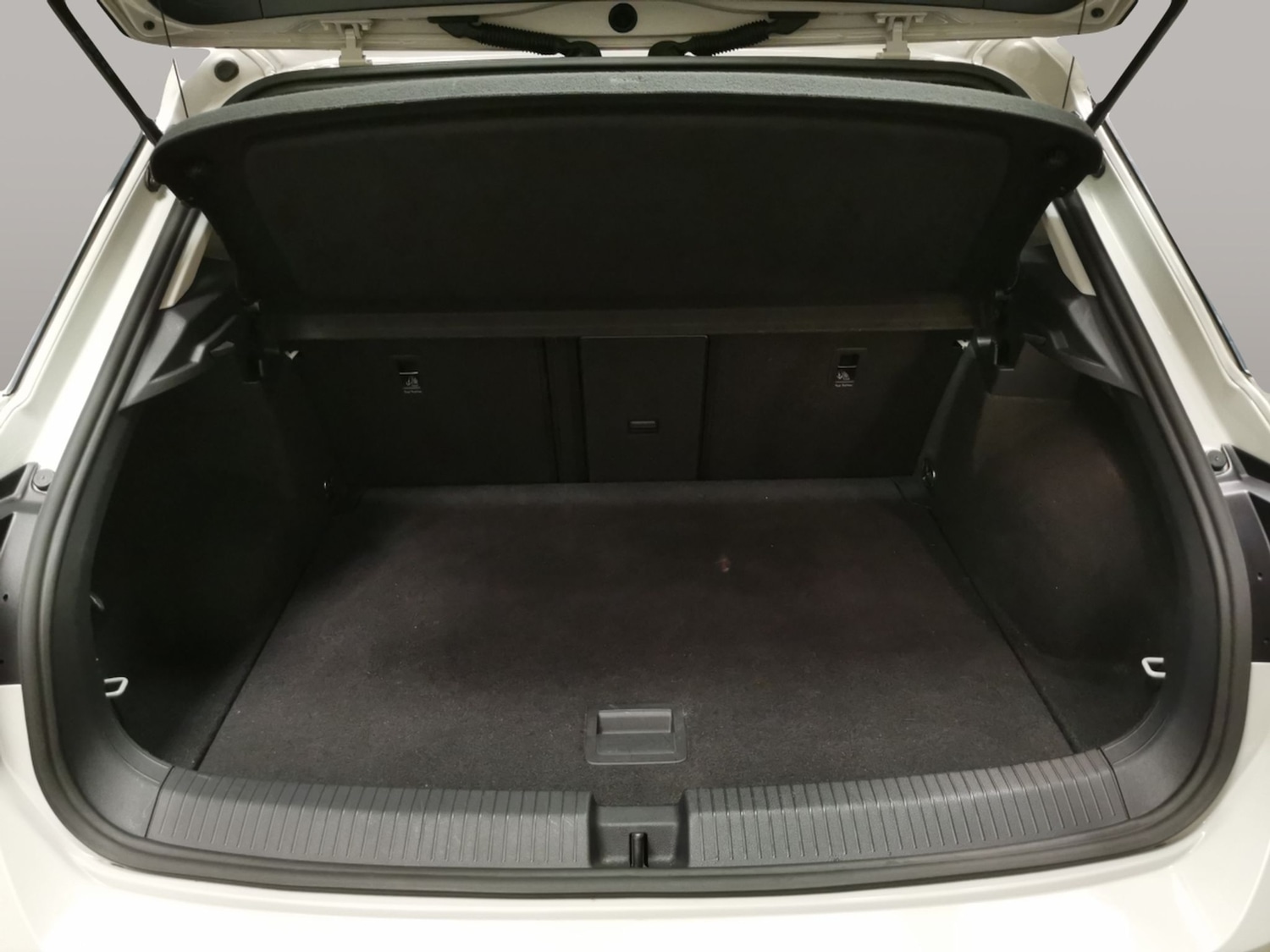 Used Volkswagen T-Roc 2023 for sale - 77679221: Photo 28