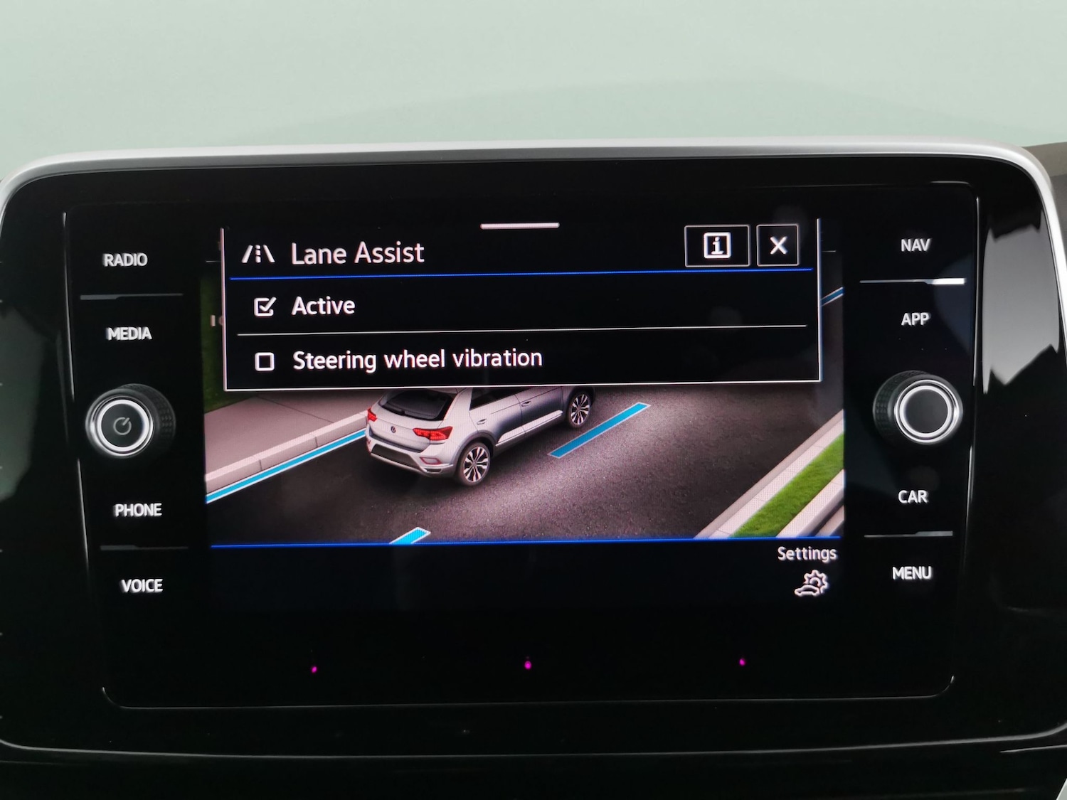 Used Volkswagen T-Roc for sale - 77298021: Photo 21