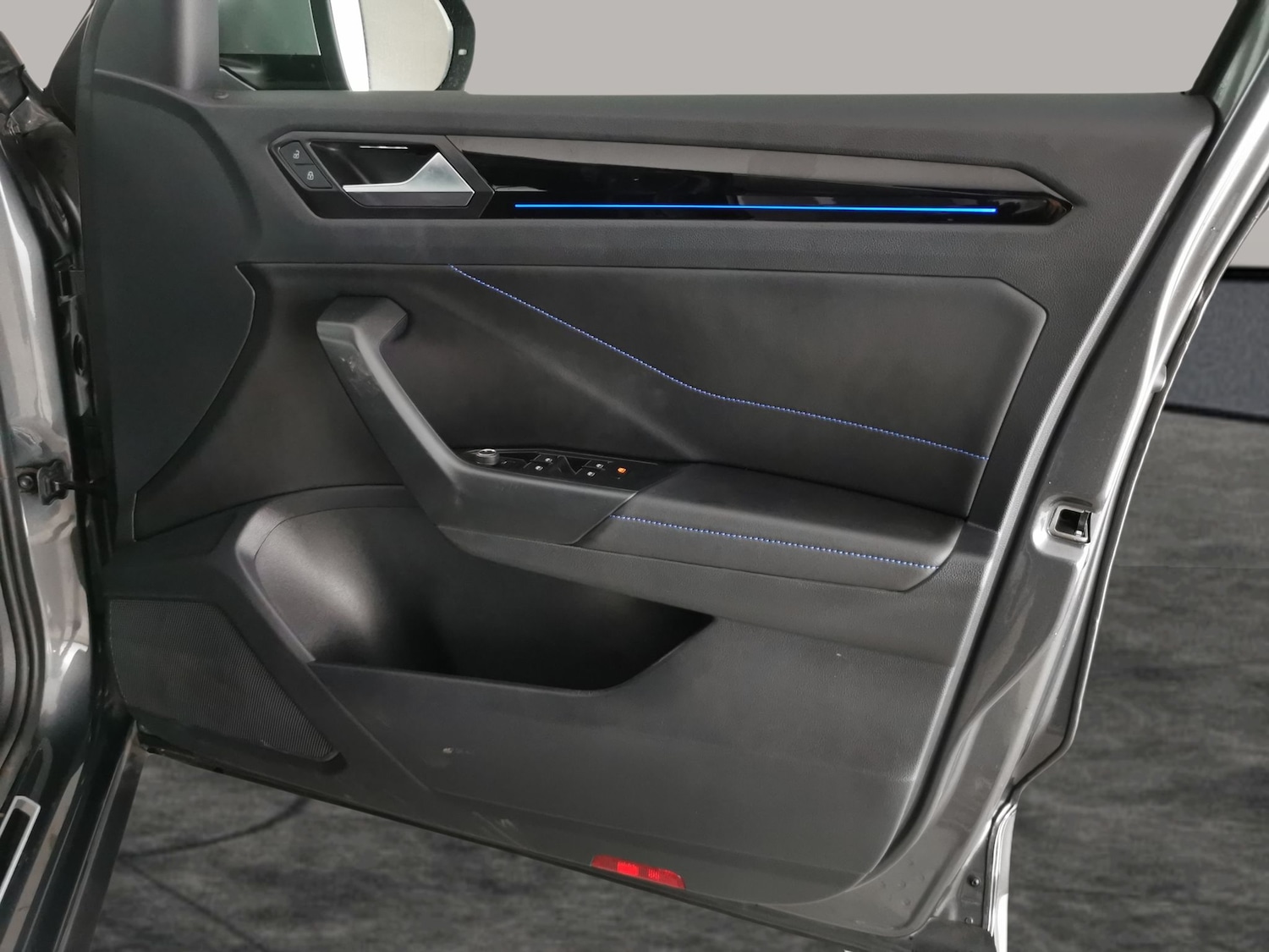 Used Volkswagen T-Roc for sale - 77298021: Photo 32