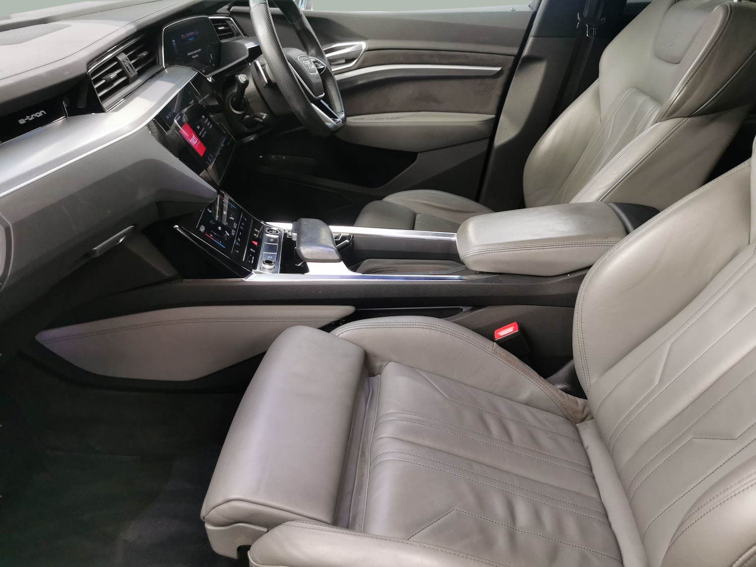 Used Audi e-tron 2021 for sale - 77399481: Photo 4