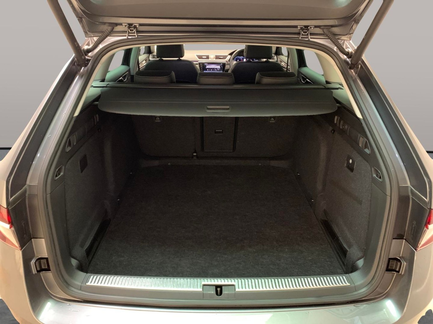 Used Skoda Superb 2023 for sale - 76682152: Photo 32