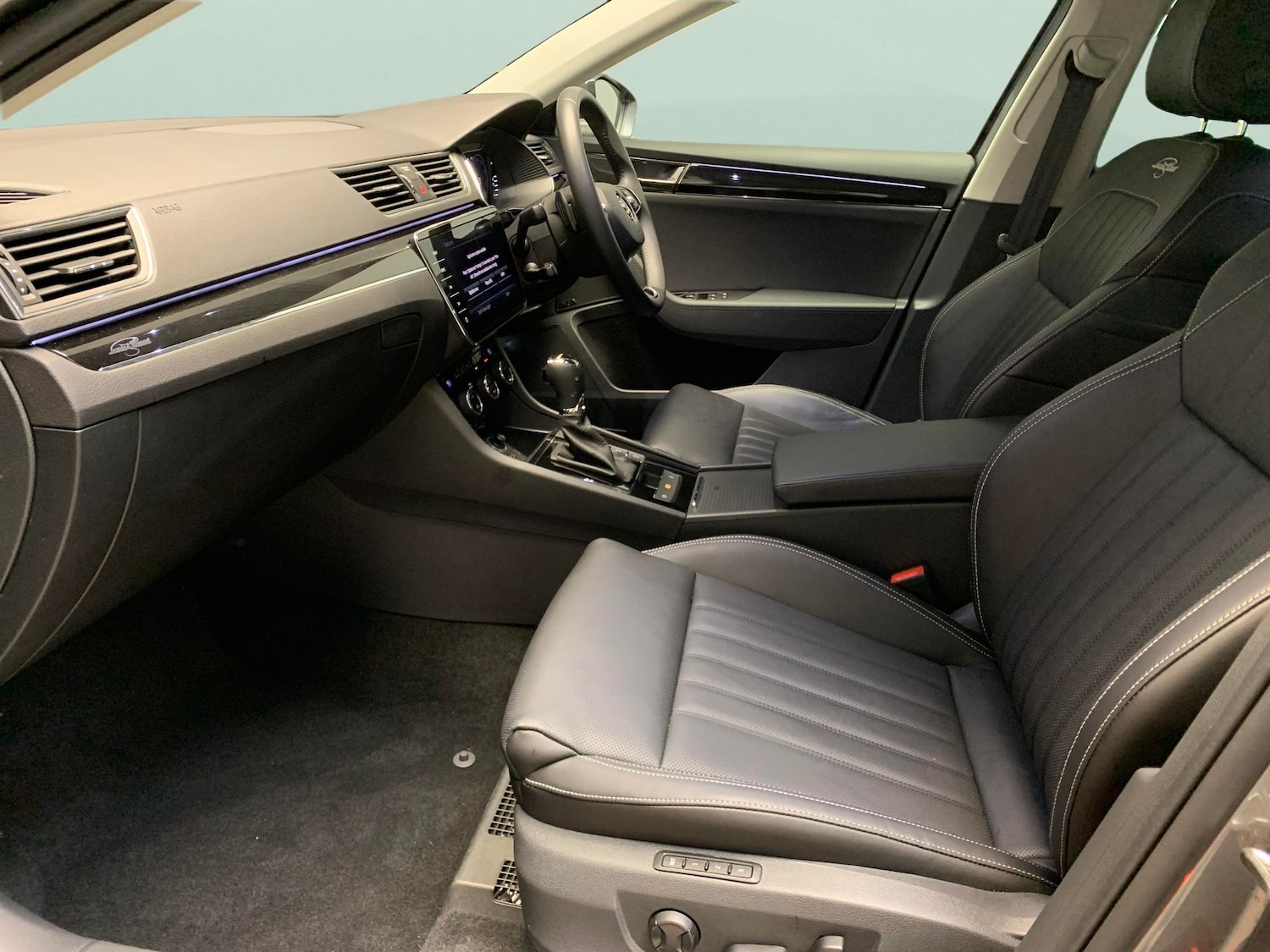 Used Skoda Superb 2023 for sale - 76682152: Photo 4