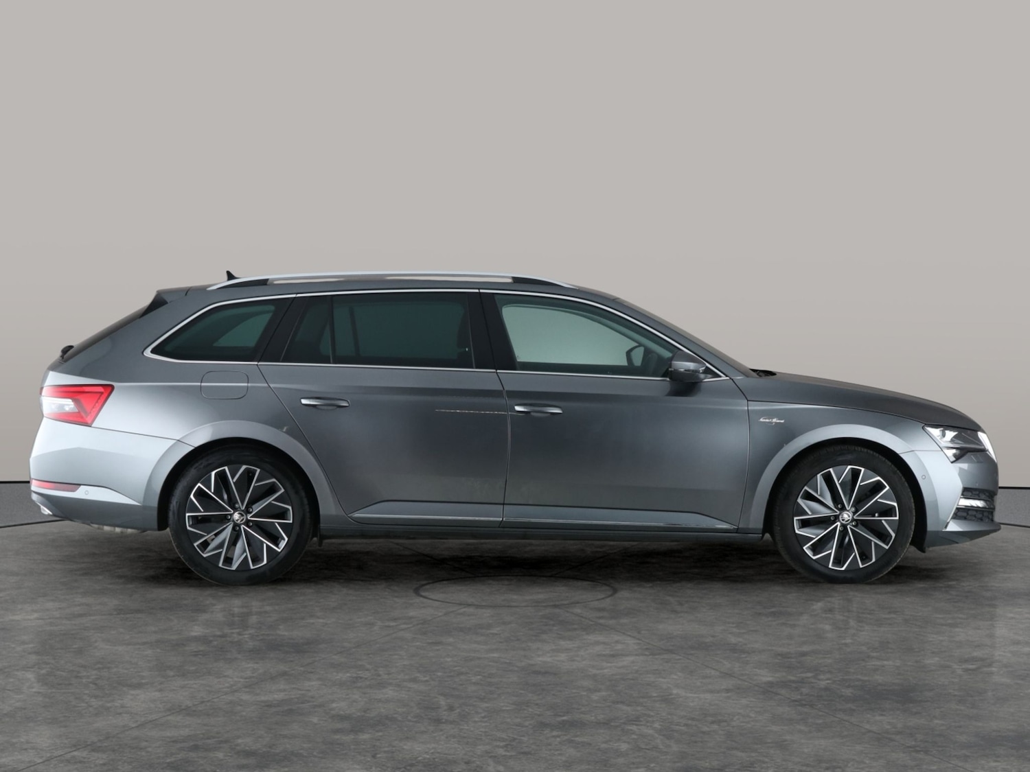 Used Skoda Superb 2023 for sale - 76682152: Photo 9