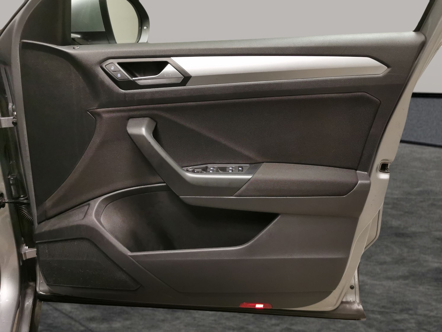 Used Volkswagen T-Roc 2023 for sale - 76808198: Photo 24