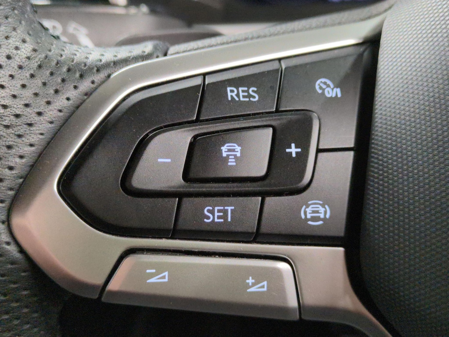 Used Volkswagen T-Roc 2025 for sale - 77248428: Photo 21