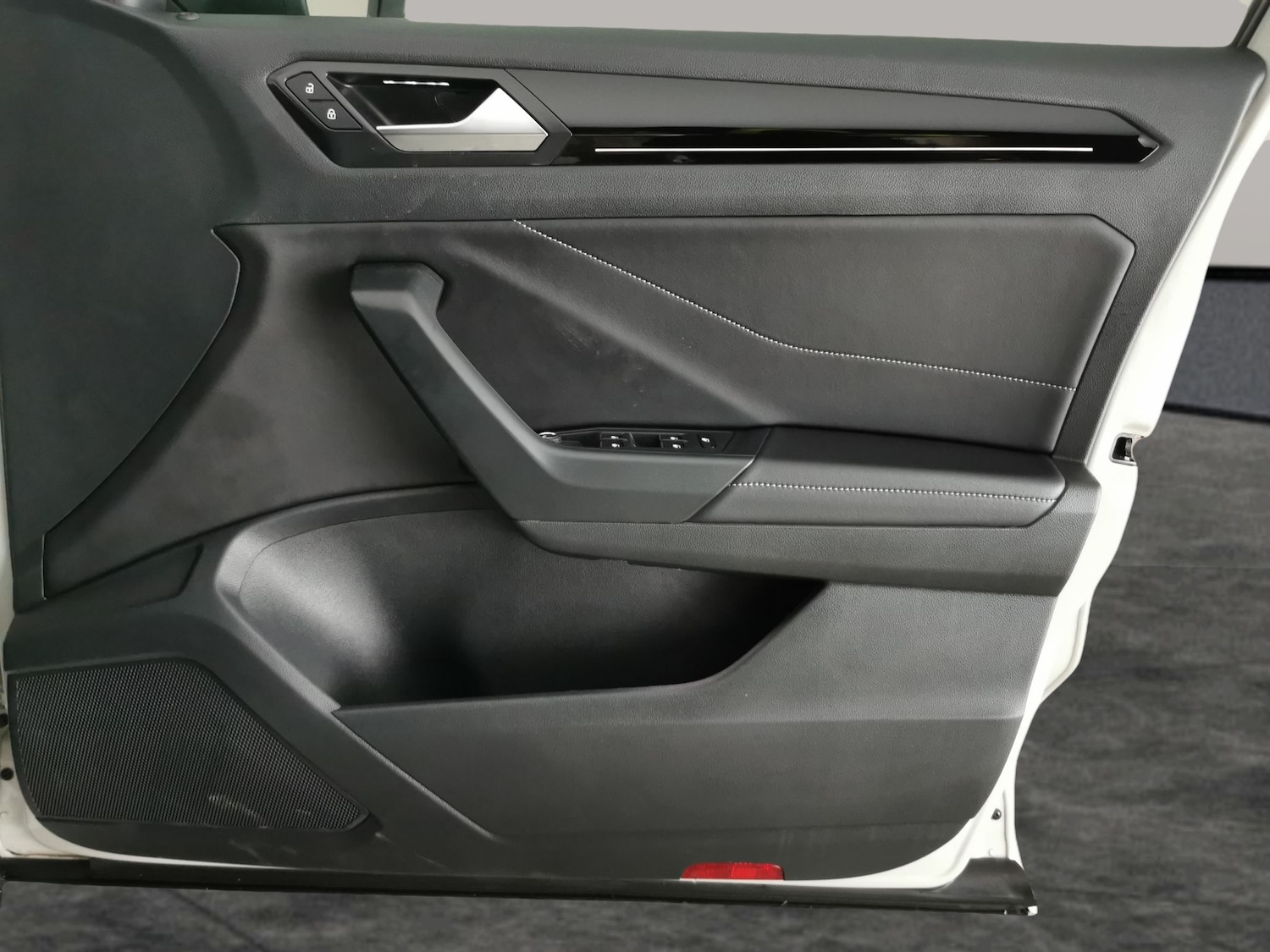 Used Volkswagen T-Roc 2025 for sale - 77248428: Photo 31