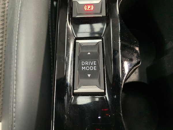 Used Peugeot E-2008 2022 for sale - 76264218: Photo 22