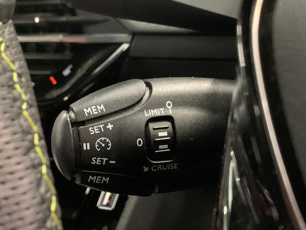 Used Peugeot E-2008 2022 for sale - 76264218: Photo 26