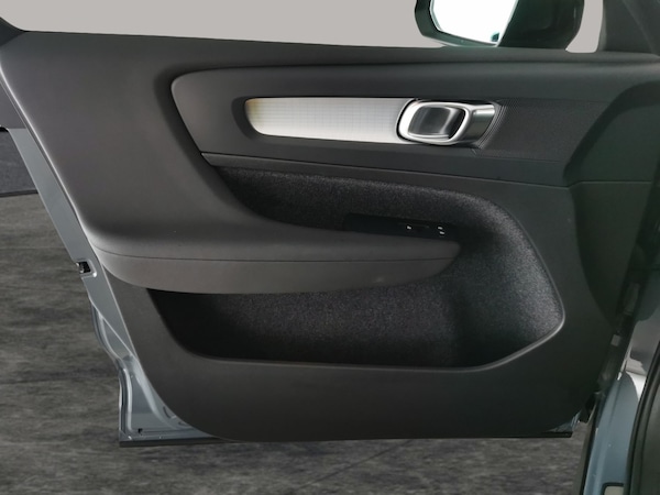 Used Volvo XC40 2023 for sale - 76288425: Photo 36