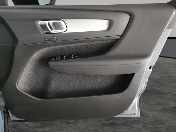 Used Volvo XC40 2023 for sale - 76288425: Photo 39