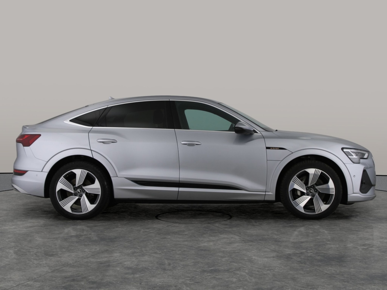 Used Audi e-tron 2023 for sale - 77307935: Photo 9