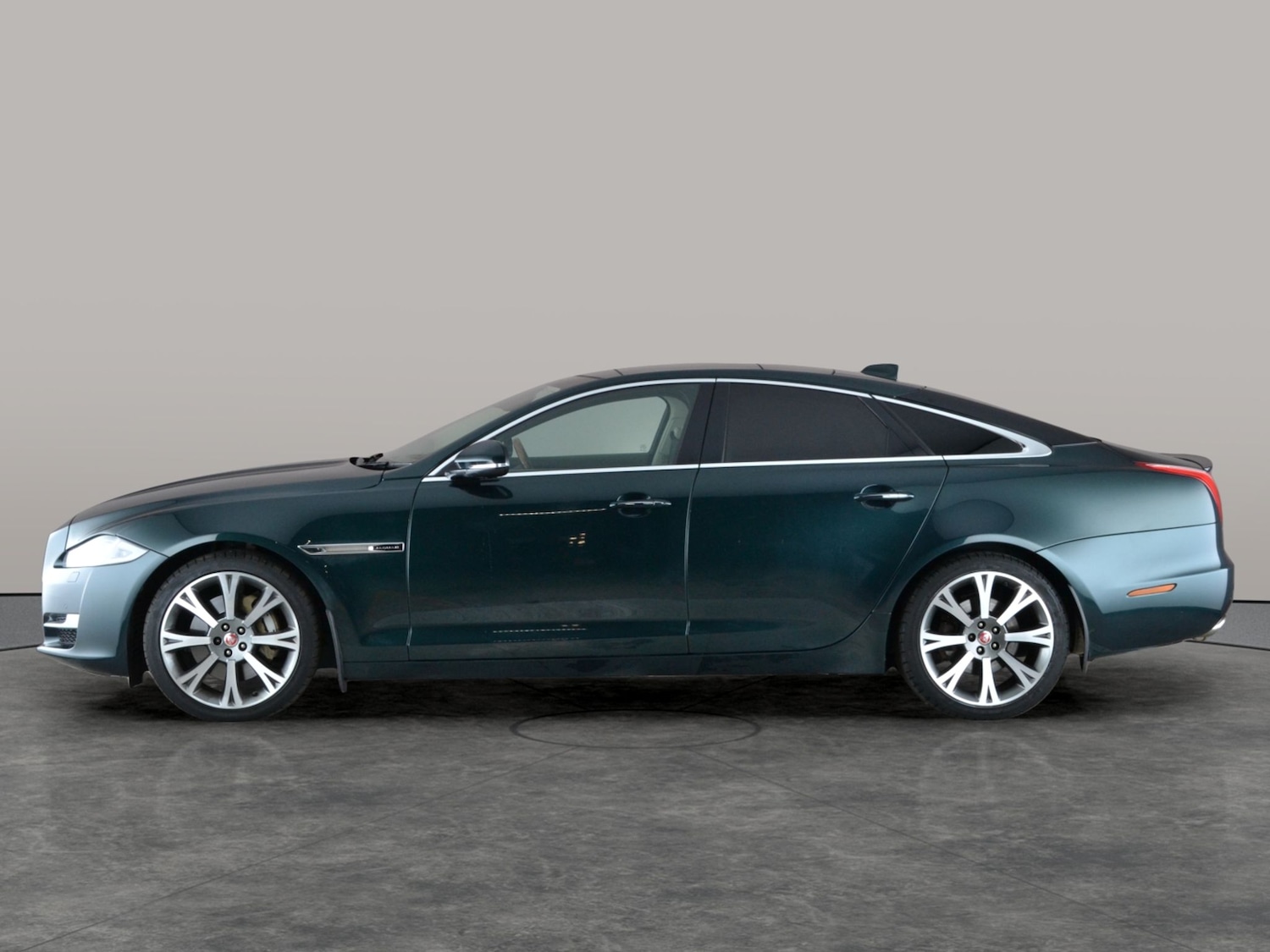 Used Jaguar XJ 2016 for sale - 76954780: Photo 15