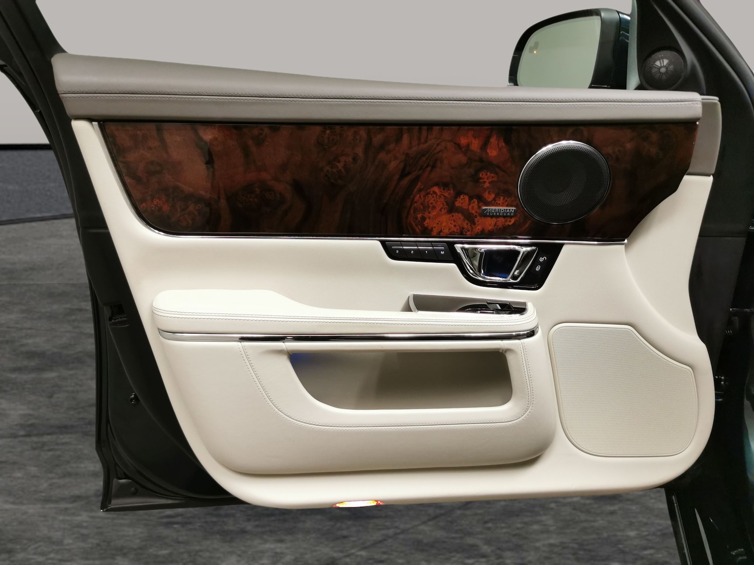 Used Jaguar XJ 2016 for sale - 76954780: Photo 32