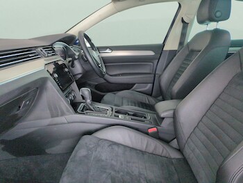 Used Volkswagen Passat 2018 for sale - 77340133: Photo