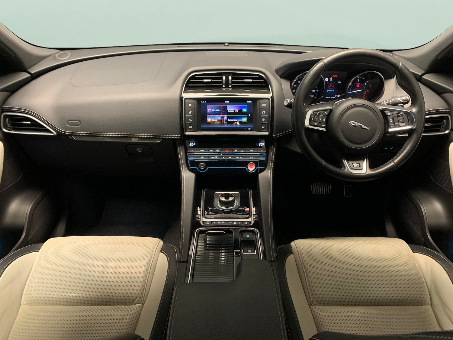 Used Jaguar F-Pace 2018 for sale - 76588979: Photo 6