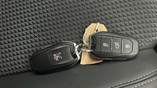 Used Peugeot 2008 2021 for sale - 76312773: Photo 39