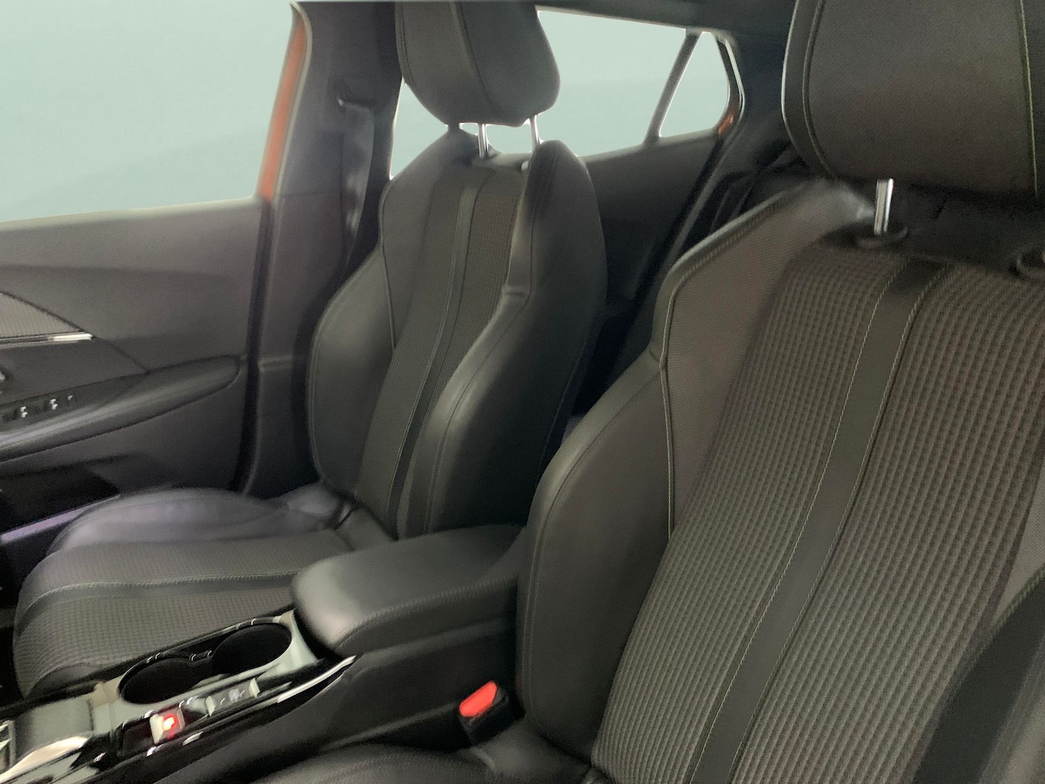 Used Peugeot E-2008 2022 for sale - 77043729: Photo 22