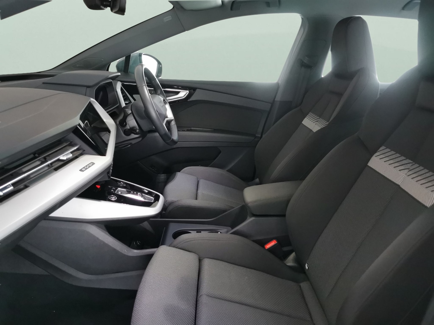 Used Audi Q4 e-tron 2023 for sale - 77965647: Photo 4