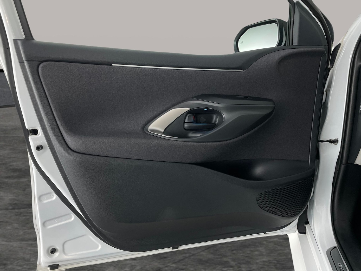 Used Toyota Yaris 2022 for sale - 77272044: Photo 32