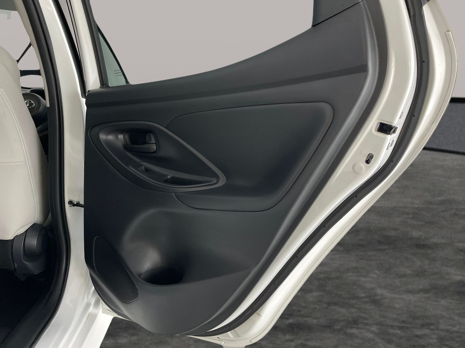 Used Toyota Yaris 2022 for sale - 77272044: Photo 34