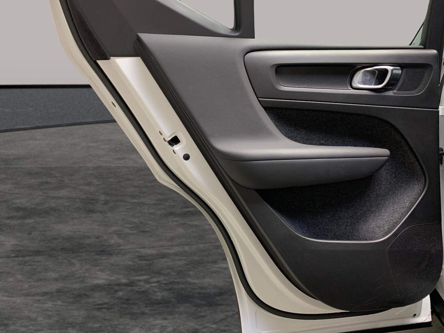 Used Volvo XC40 2023 for sale - 77389396: Photo 24