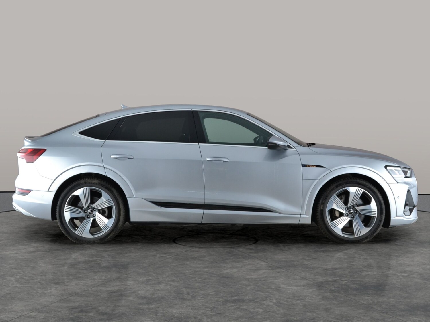 Used Audi e-tron 2023 for sale - 77347547: Photo 10