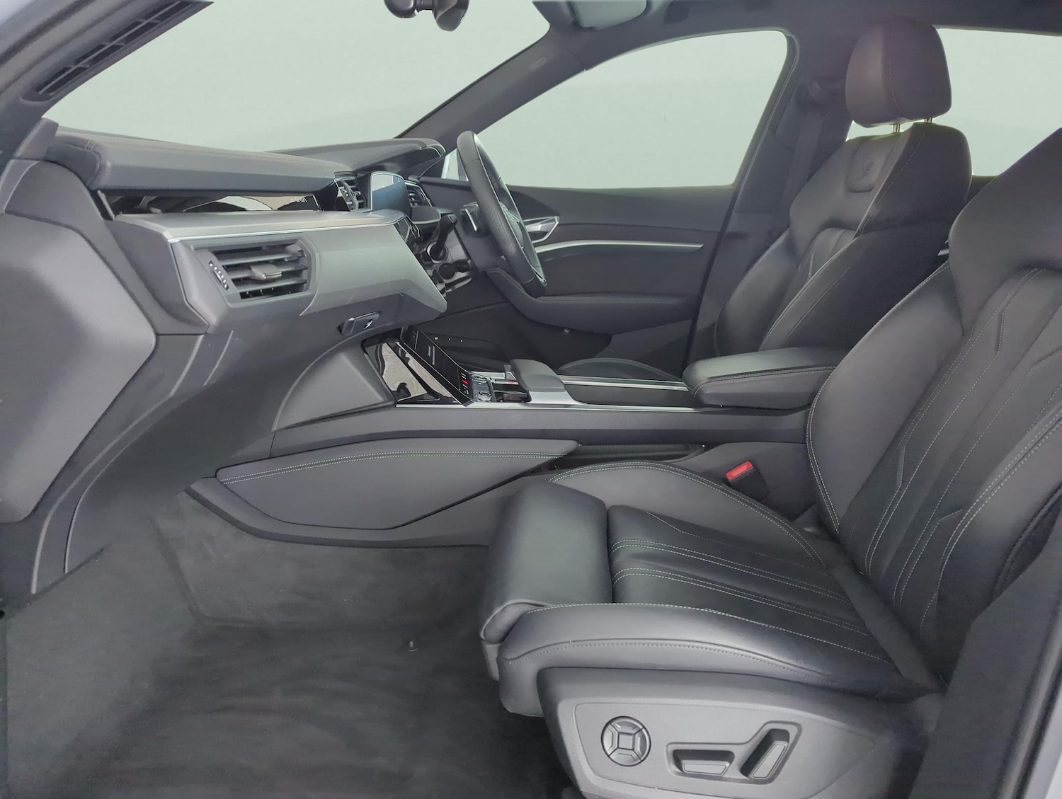 Used Audi e-tron 2023 for sale - 77347547: Photo 4